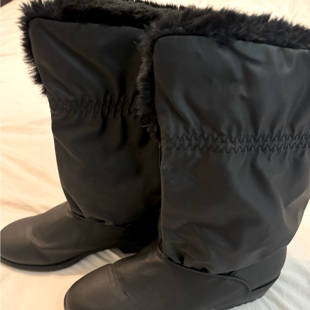 Women’s weatherproof fur lined boots